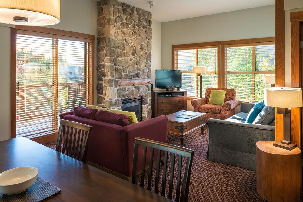 Lodging Ovations Hotel Whistler